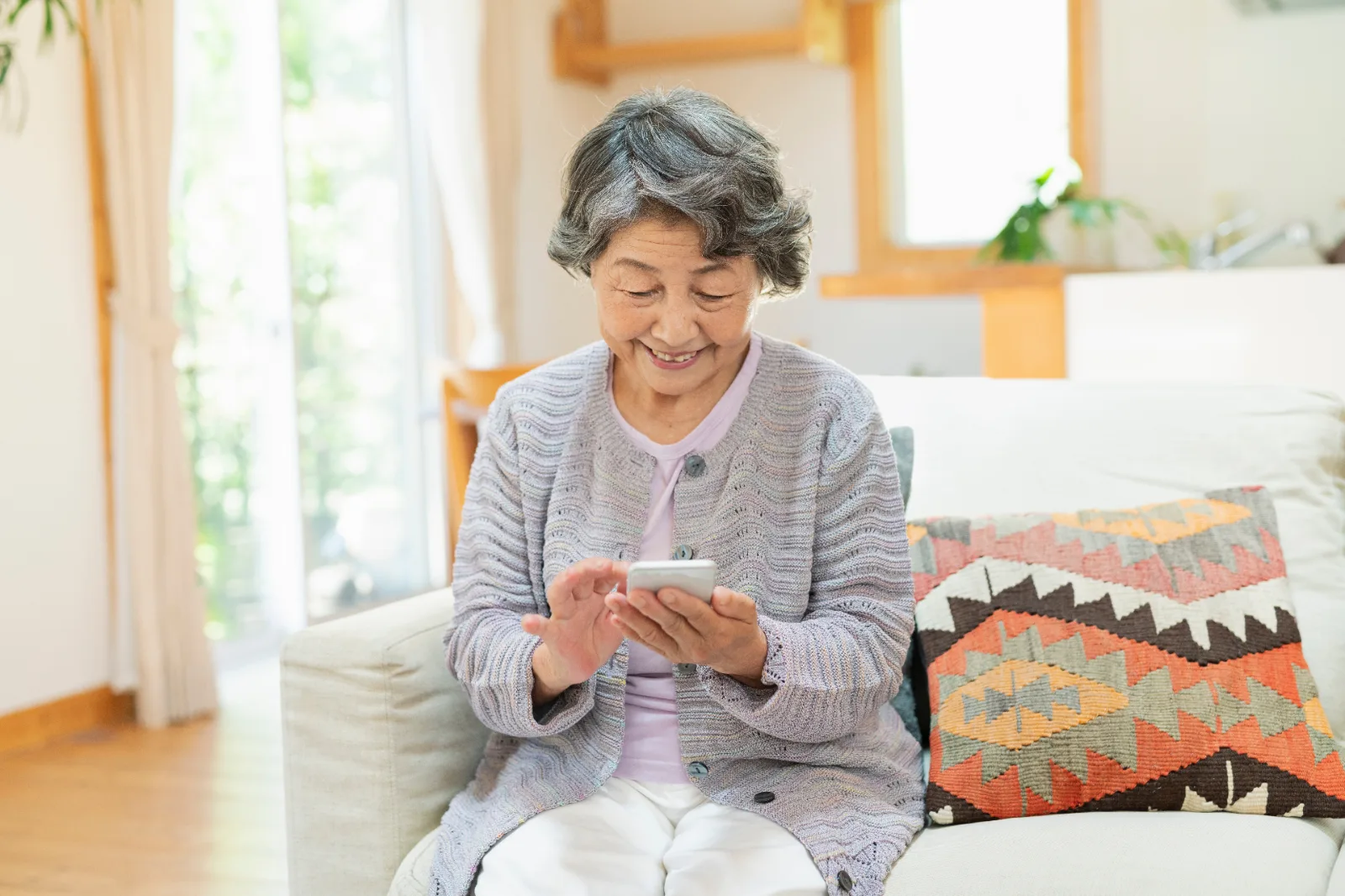 Long-Distance Caregiving Tips: How to Stay Connected When You Can’t Be There Every Day